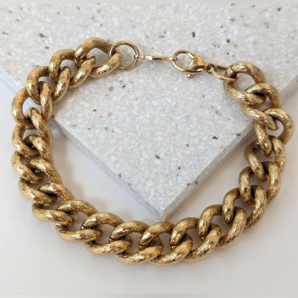 Chunky Vintage NAPIER Chain Style Bracelet- Textured Finish Gold Tone Layering